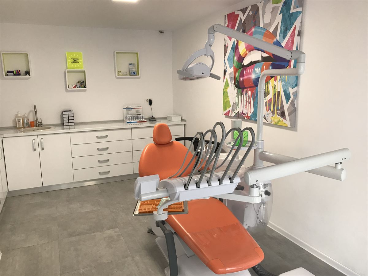Cabinet modern în clinica Dena Dent din Pitești