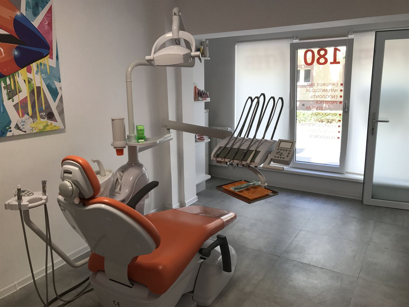 Interiorul clinicii Dena Dent — cabinet 3